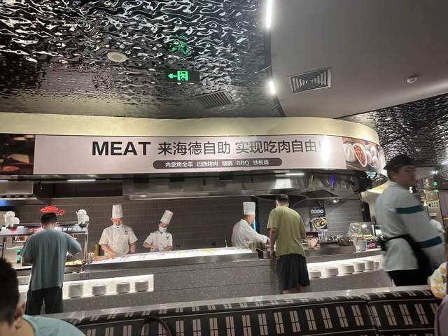 打工人挤爆汤泉馆九游会J9团建(图2)