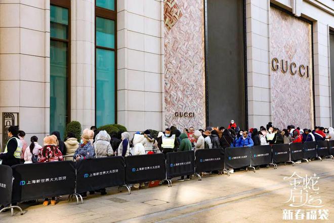 躺椅都带来了！一年一度为了……j9国际站登录彻夜排队折叠椅、(图9)